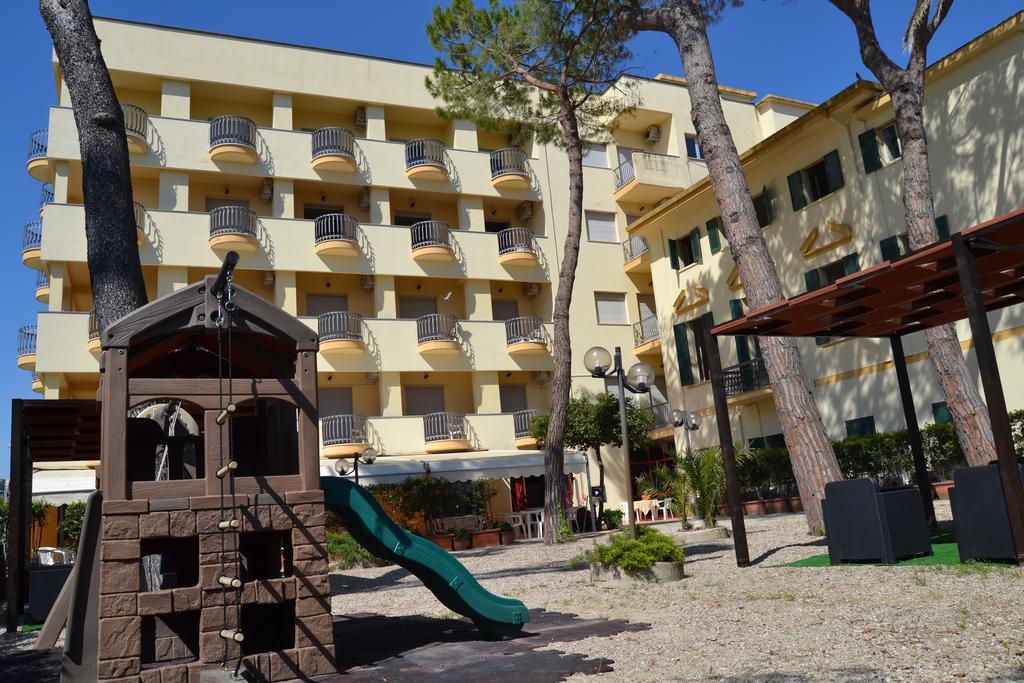 Hotel Quattropalme Tortoreto Exterior foto